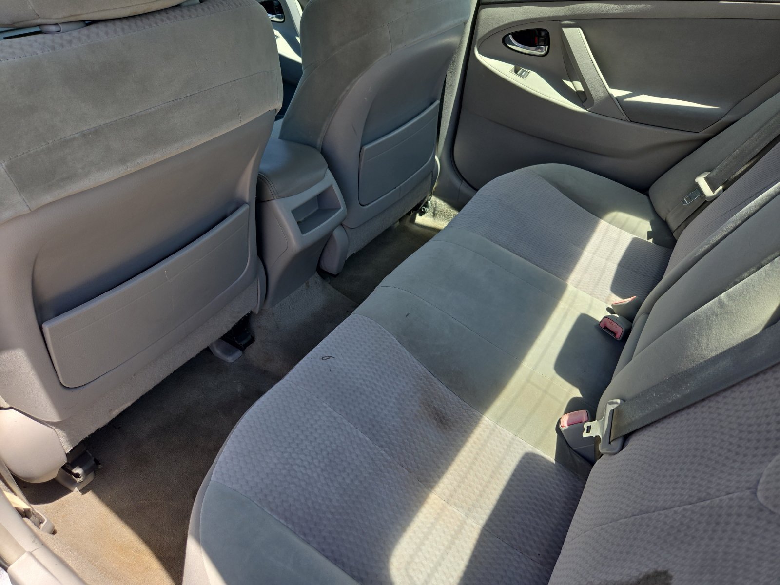 Used 2010 Toyota Camry LE FWD image 11