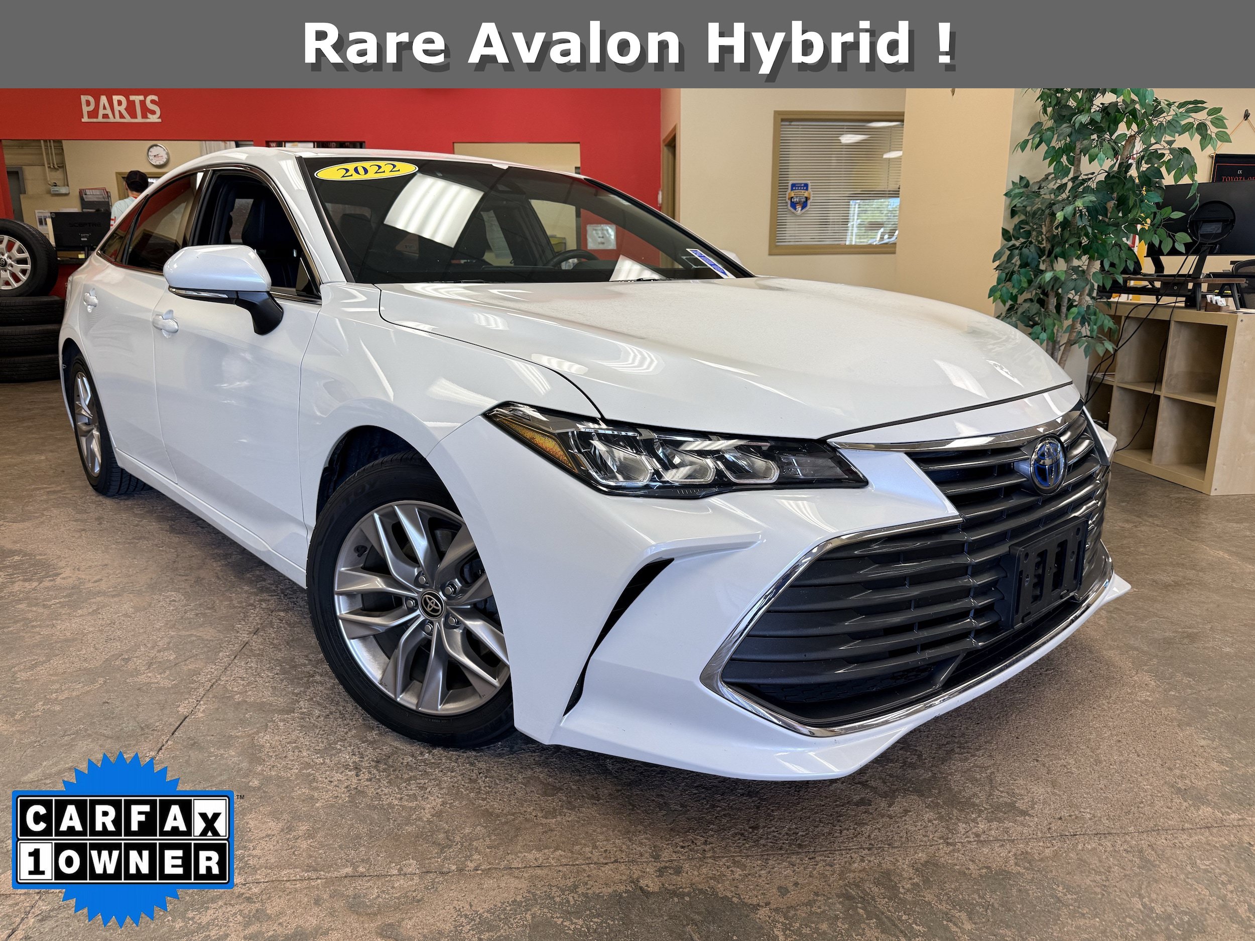 Used 2022 Toyota Avalon XLE w/ Moonroof Package