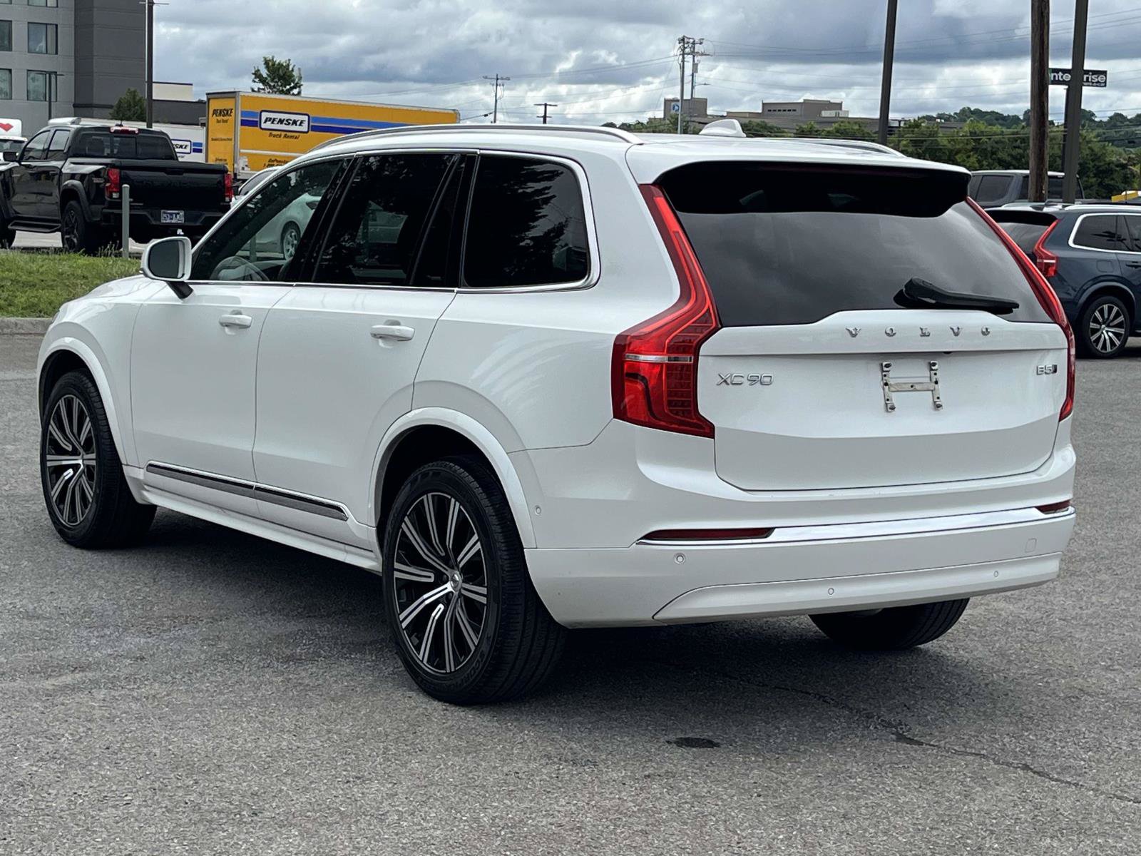 Certified 2023 Volvo XC90 B5 Plus w/ Protection Package AWD/4WD image 7