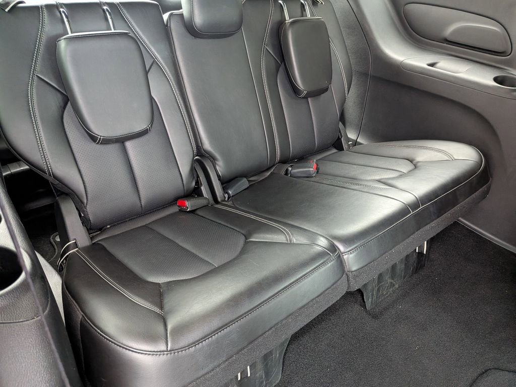 Used 2025 Chrysler Pacifica Select image 27