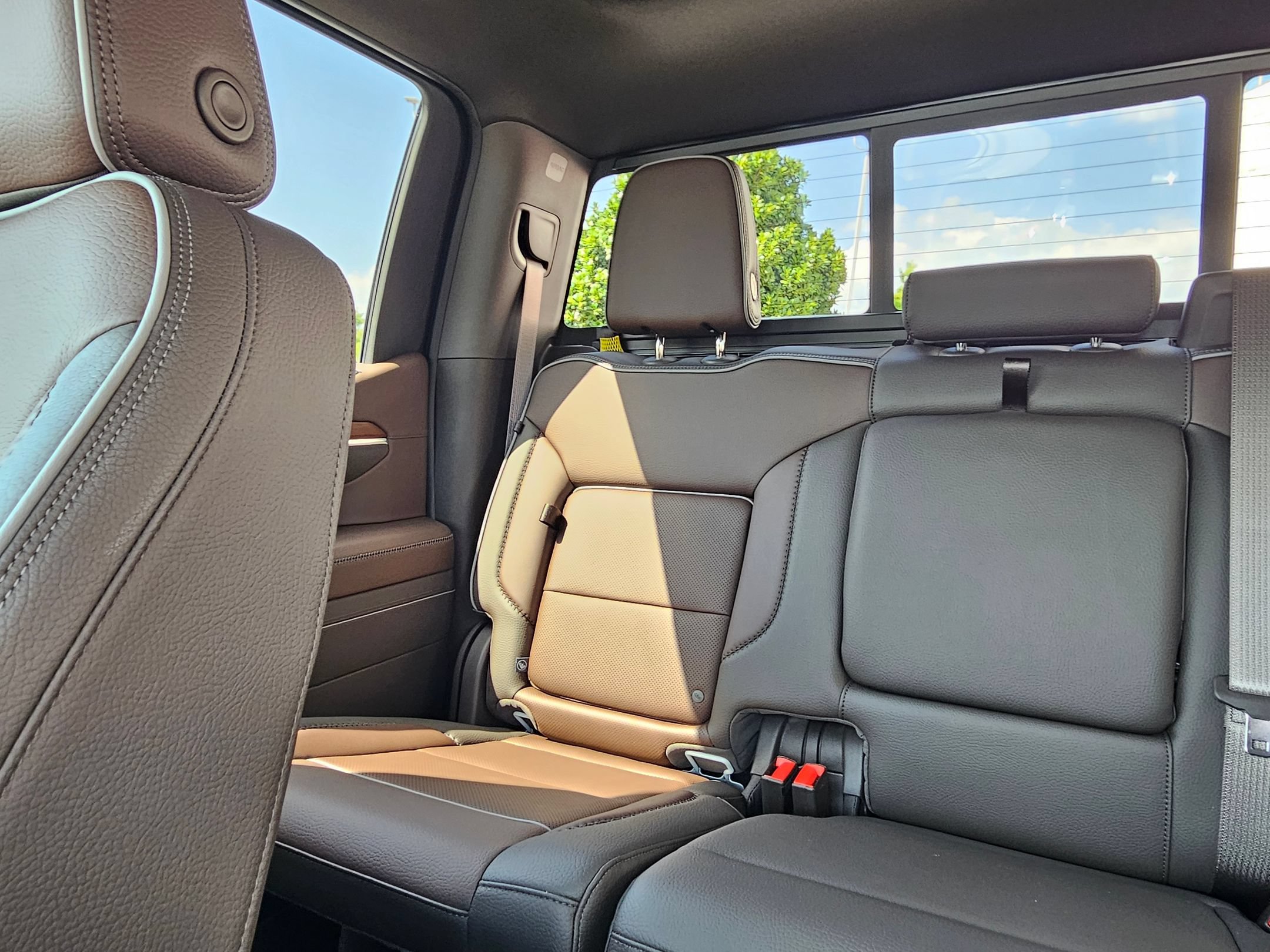 Used 2026 GMC Sierra 1500 Denali w/ Denali Reserve Package AWD/4WD image 24