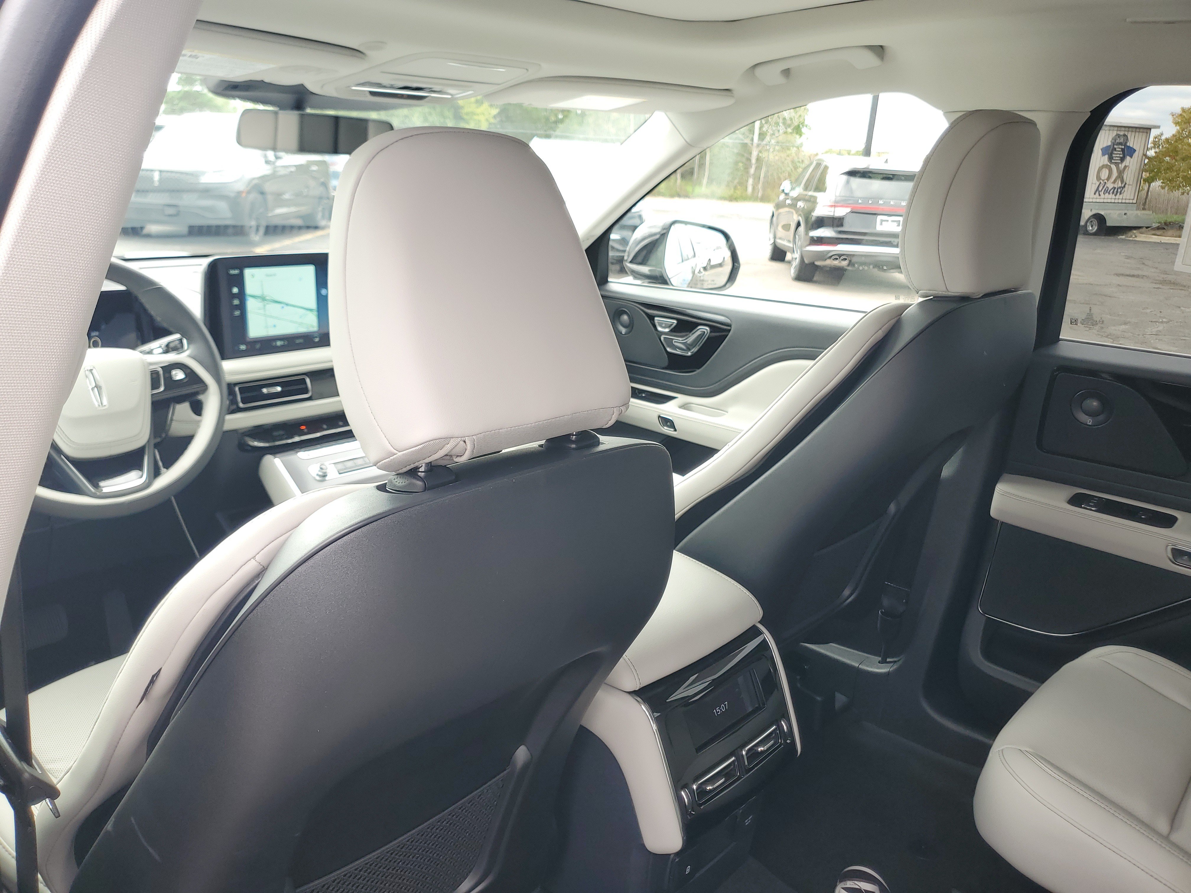 New 2027 Lincoln Aviator AWD image 24