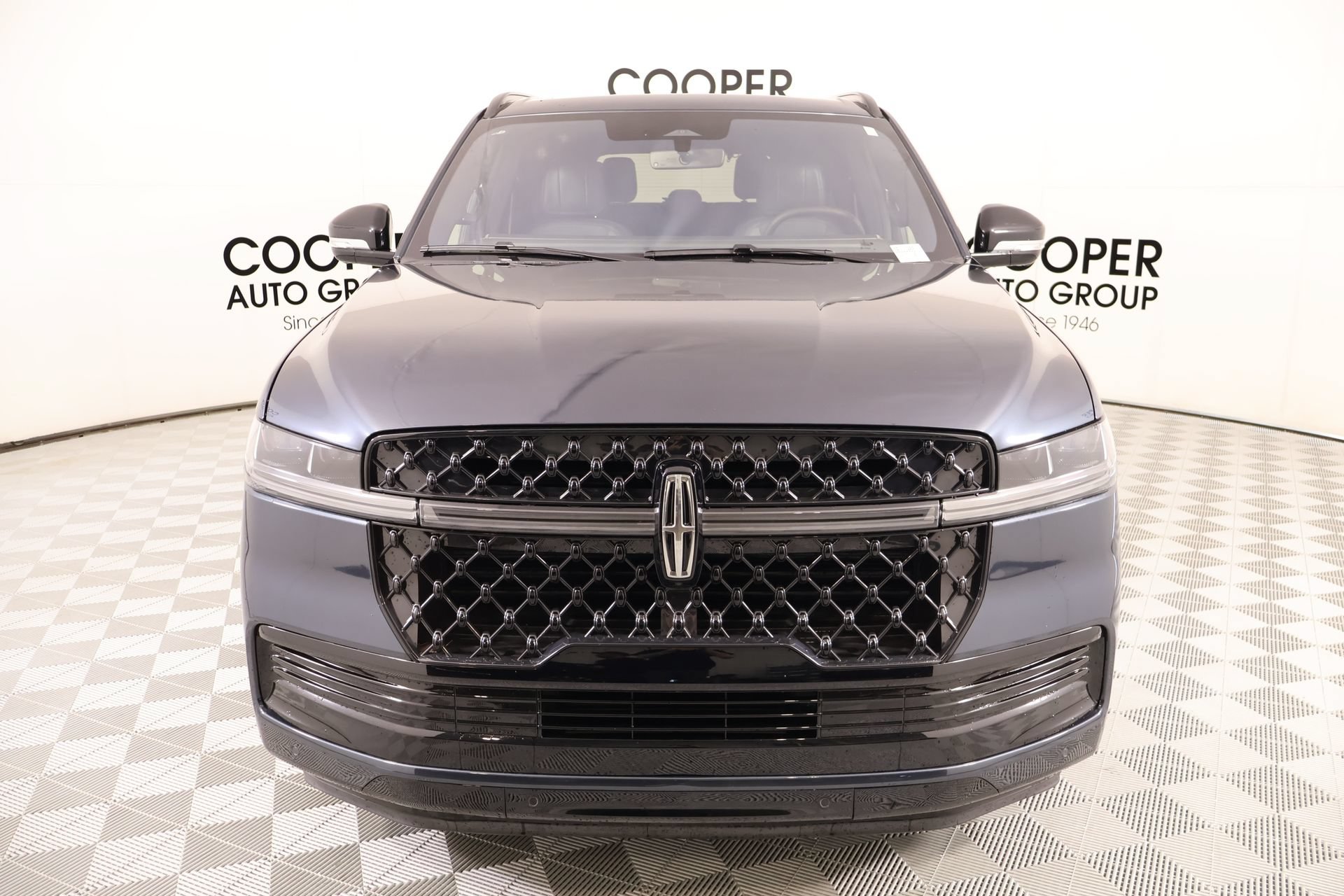 New 2025 Lincoln Navigator Reserve w/ Jet Appearance Package AWD/4WD image 9