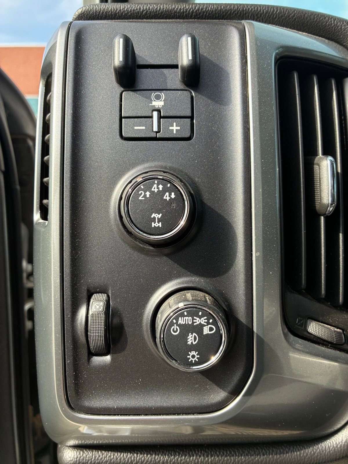 Used 2016 Chevrolet Silverado 2500 LT w/ LT Convenience Package image 7