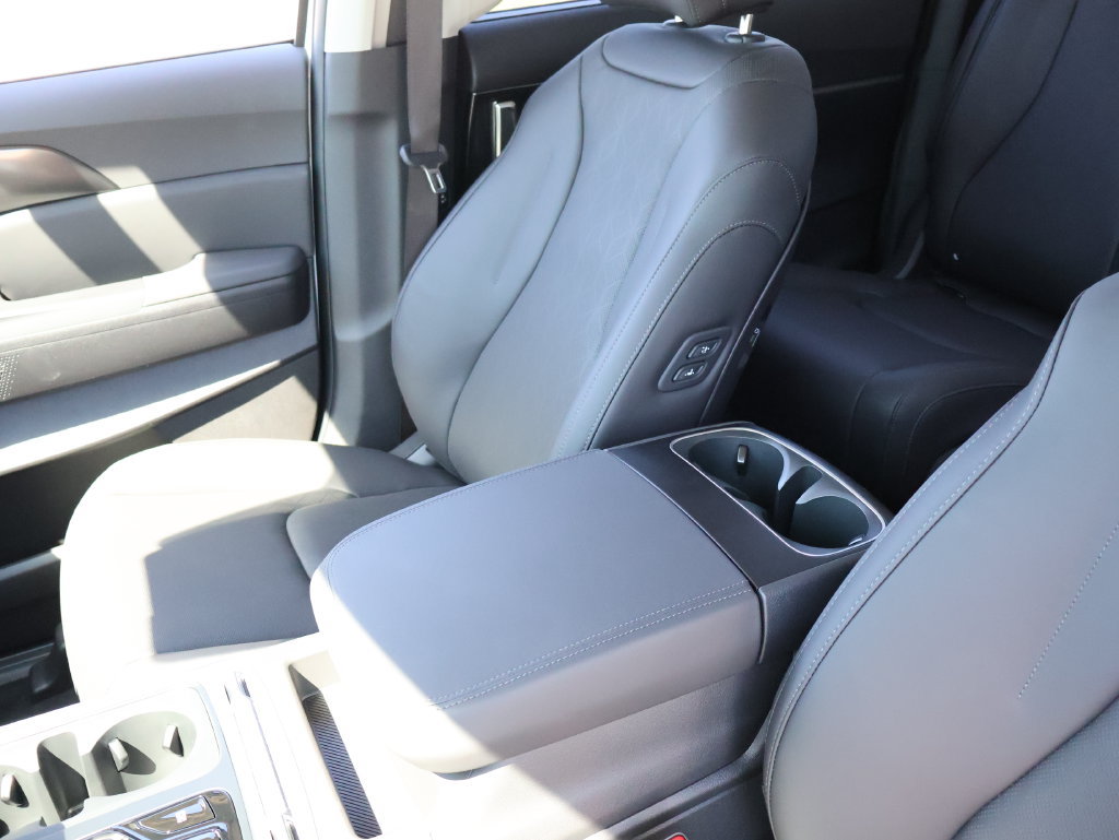 New 2027 Kia Carnival SX w/ Dark Edition Package FWD image 28