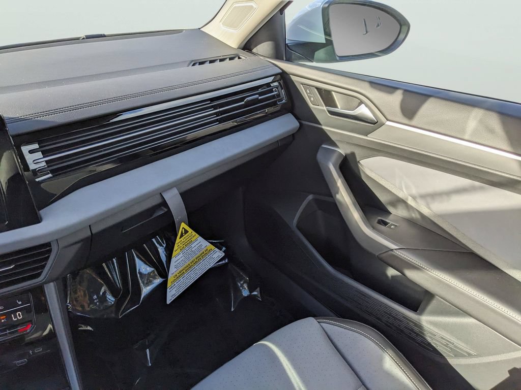 New 2026 Volkswagen Jetta SE FWD image 12