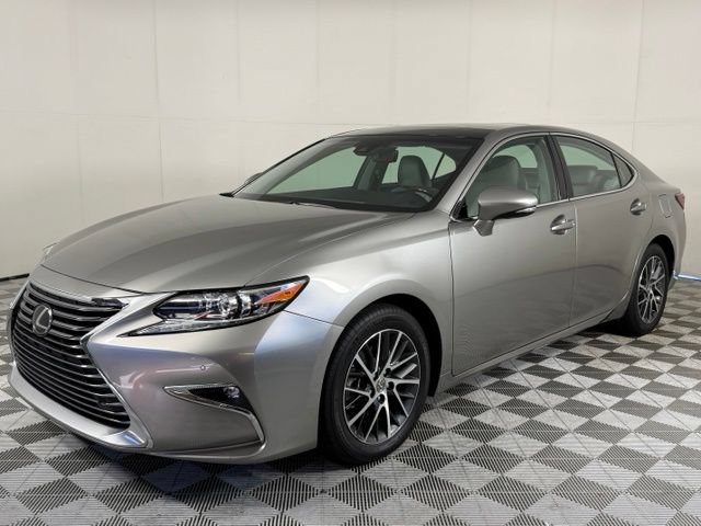 Used 2018 Lexus ES 350 w/ Luxury Package w/Wood Trim FWD image 2