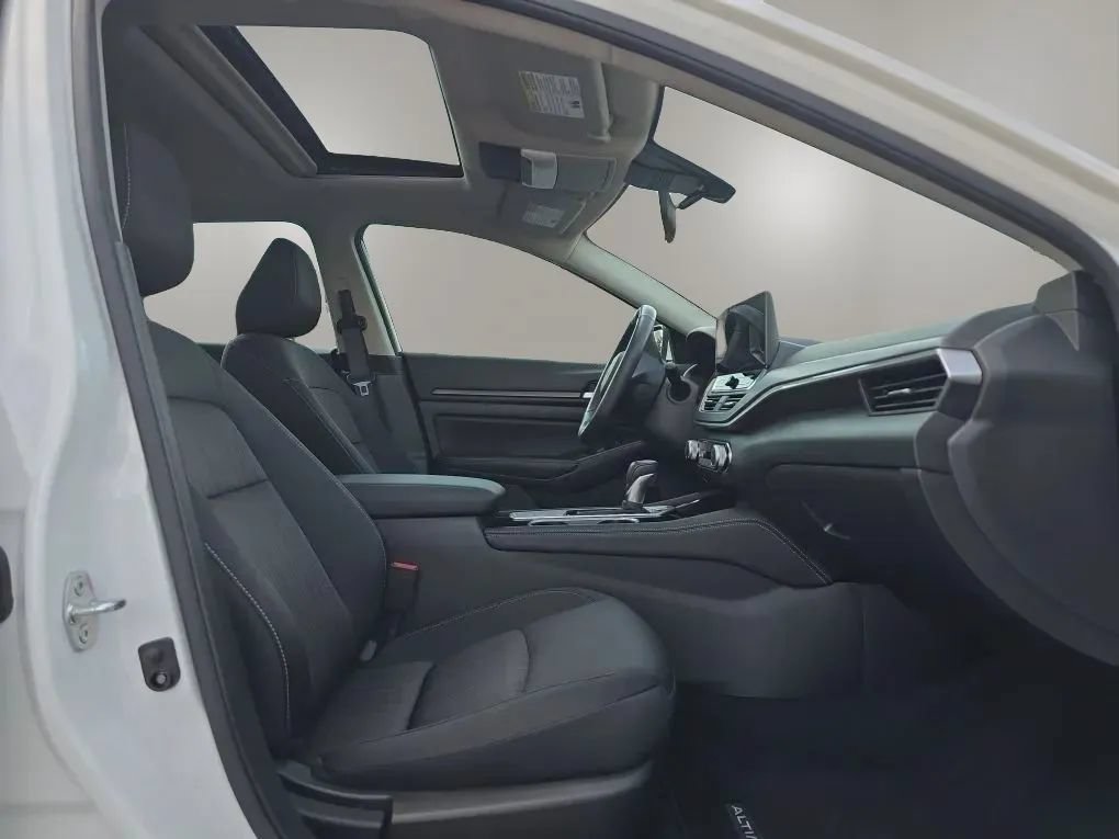 Used 2024 Nissan Altima 2.5 SV w/ SV Premium Package FWD image 44