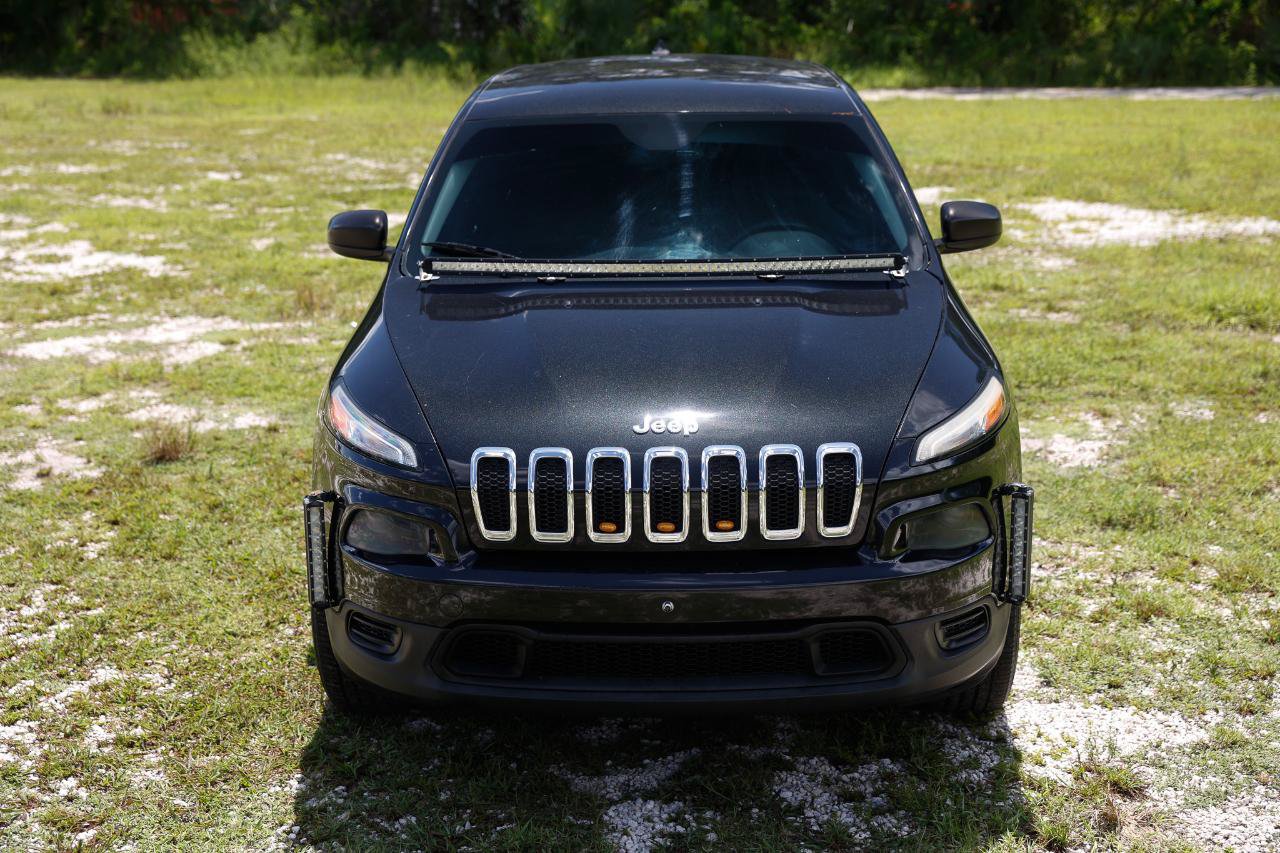 Used 2014 Jeep Cherokee Sport FWD image 17
