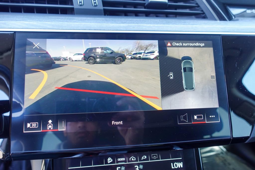 Used 2022 Audi e-tron Premium Plus w/ Premium Plus Package image 15