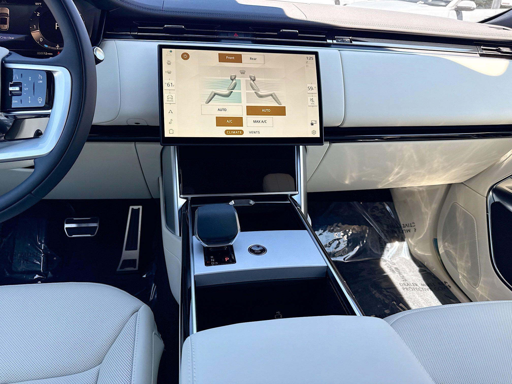New 2026 Land Rover Range Rover Long Wheelbase SE AWD/4WD image 19