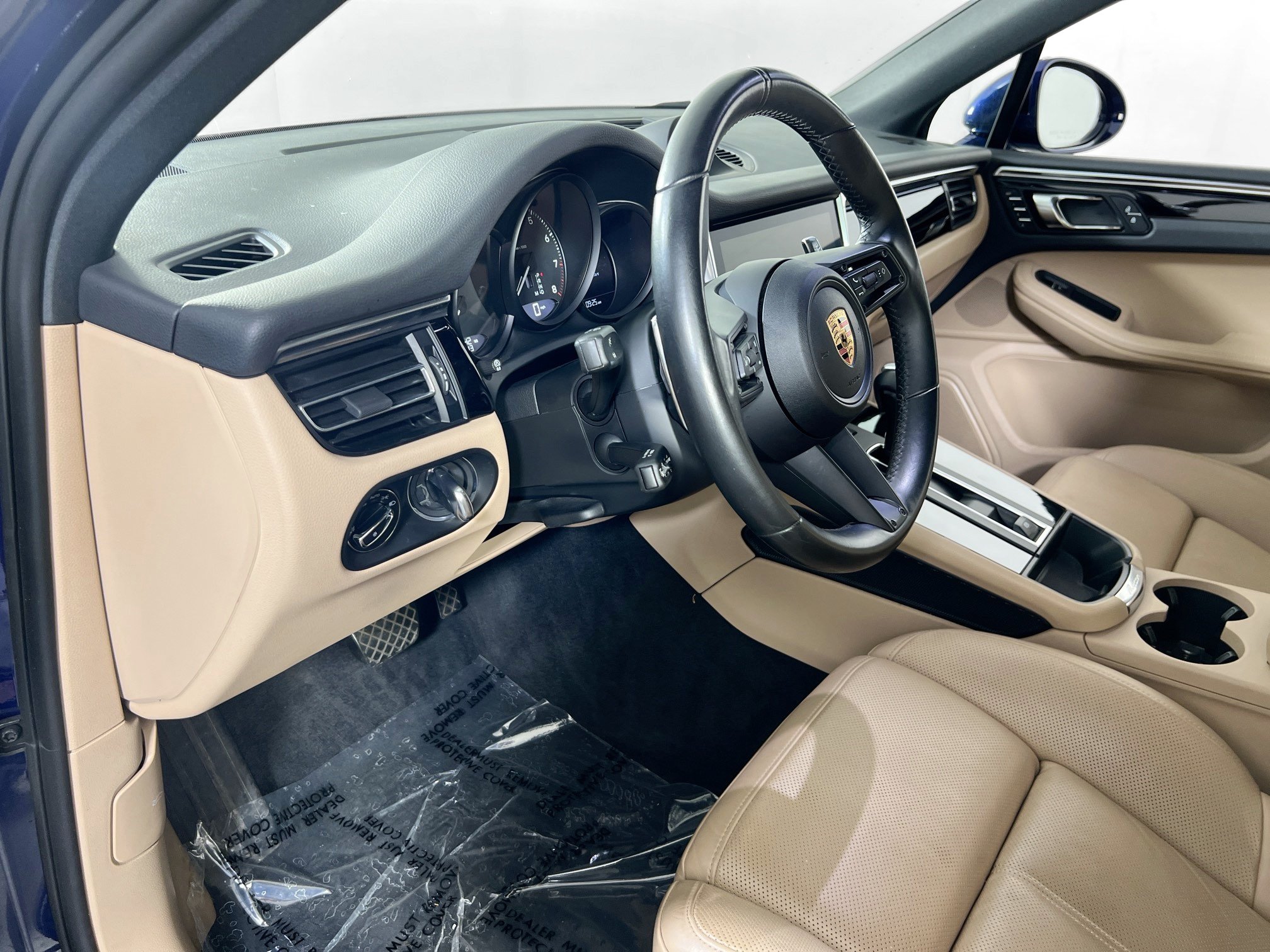 Used 2024 Porsche Macan AWD/4WD image 9