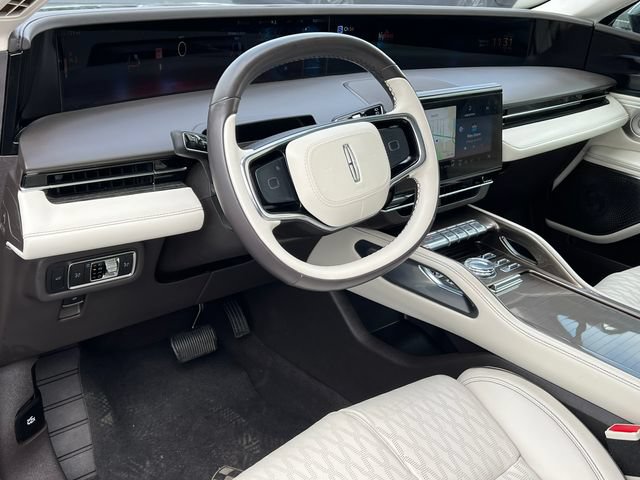 Used 2025 Lincoln Nautilus Black Label AWD/4WD image 17