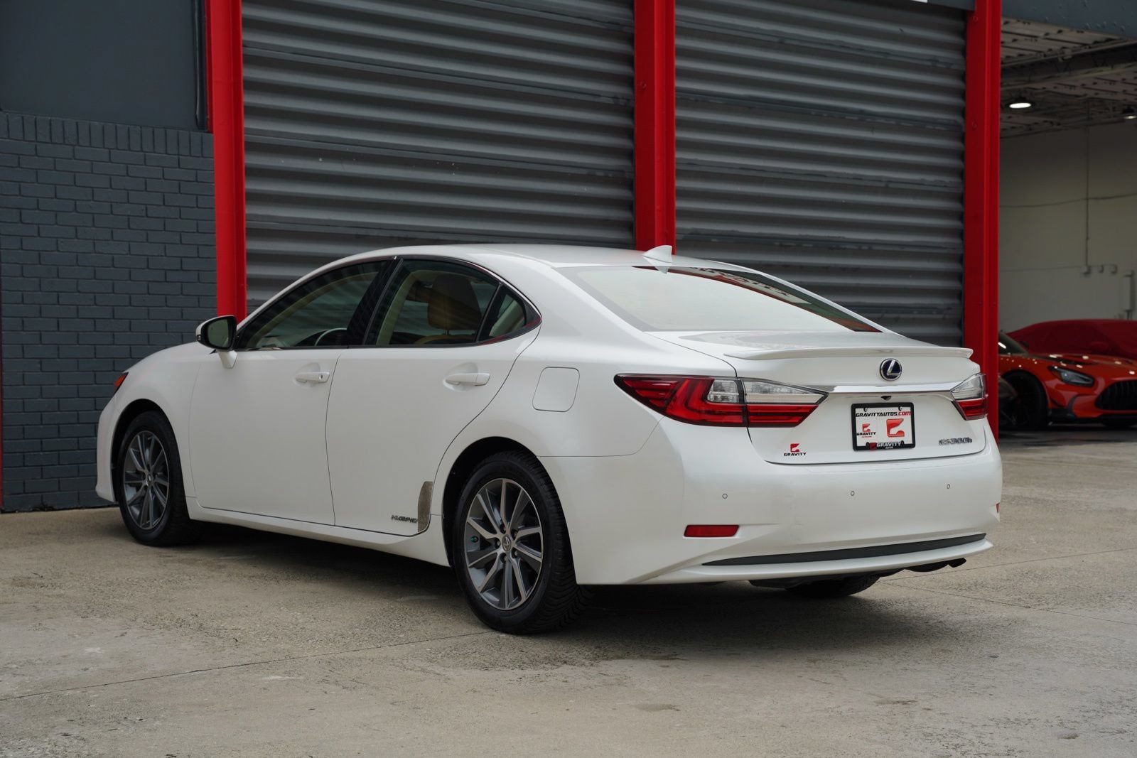 Used 2016 Lexus ES 300h w/ Ultra Luxury Package FWD image 13