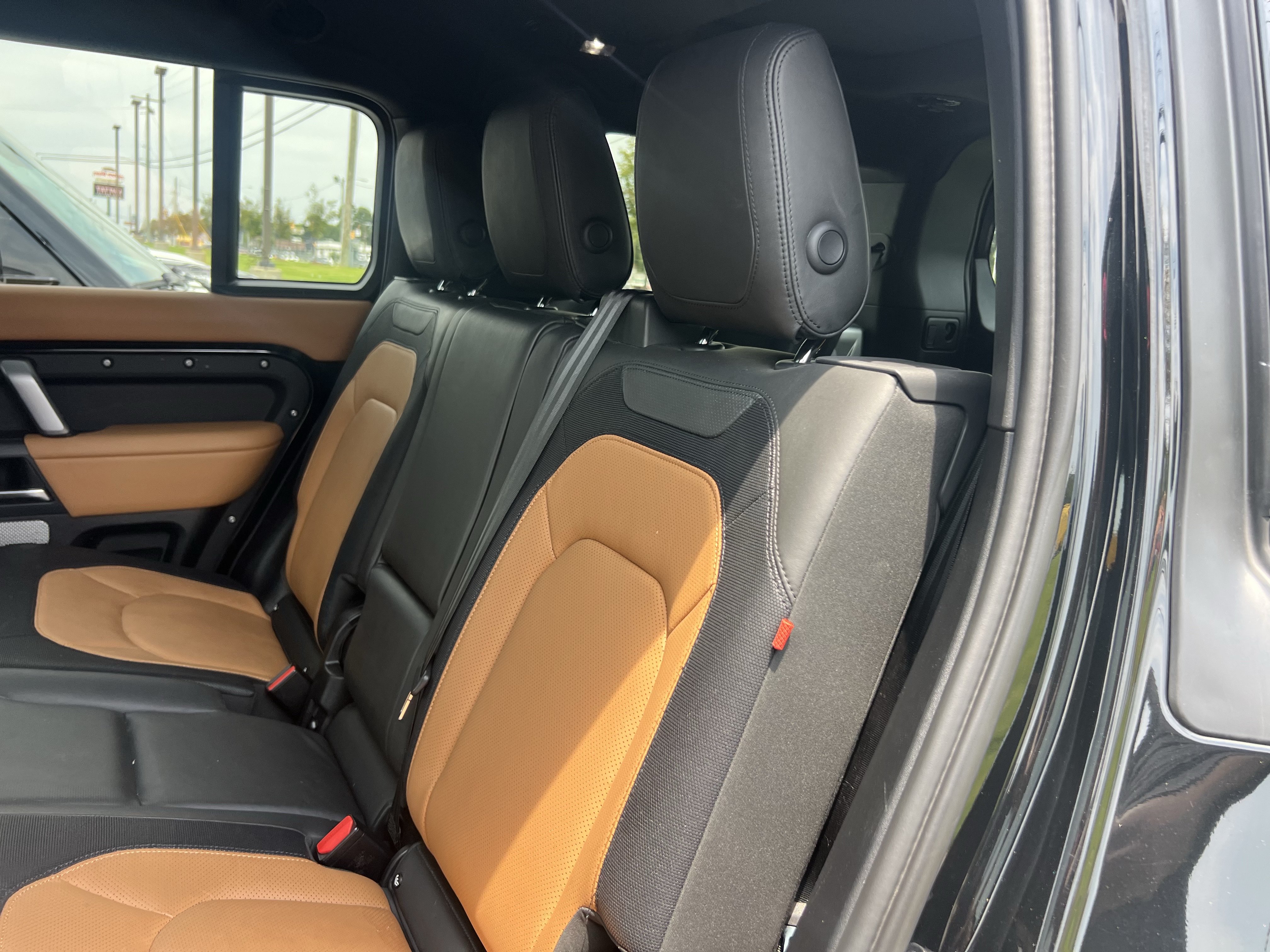 Used 2023 Land Rover Defender 130 X-Dynamic SE AWD/4WD image 30