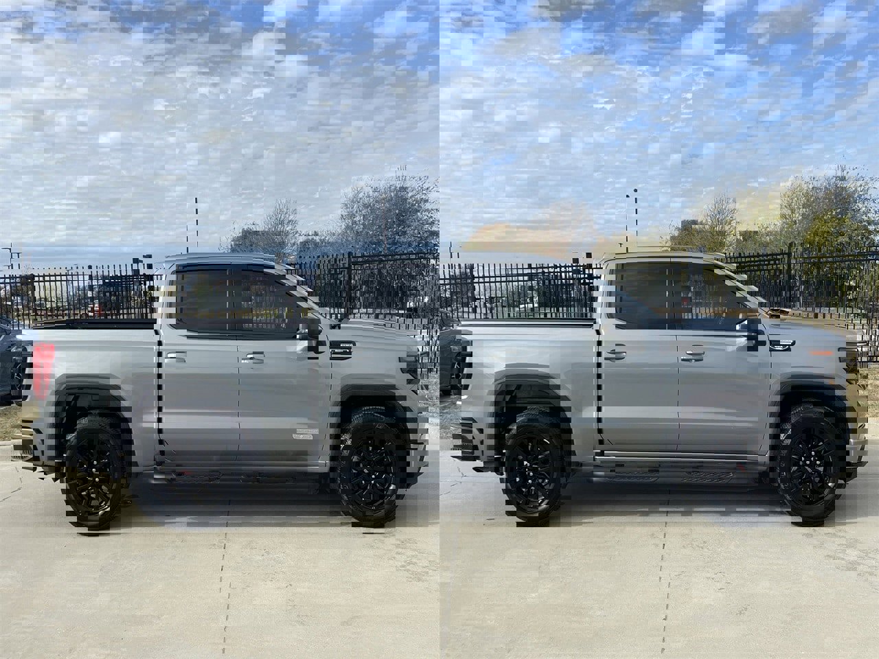 Used 2023 GMC Sierra 1500 Elevation image 3