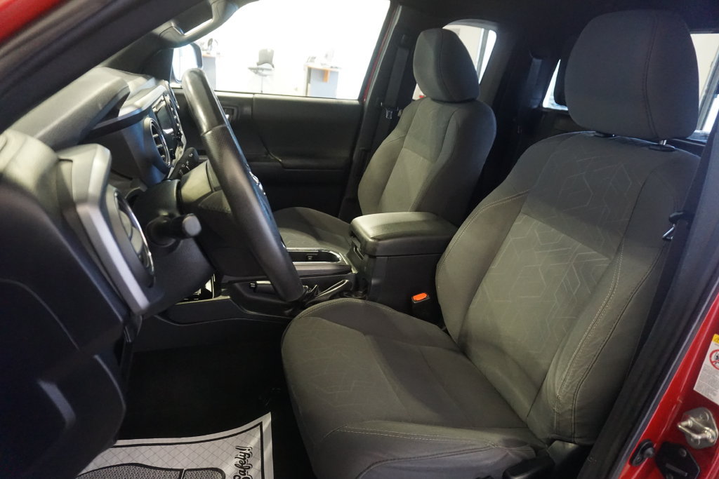 Used 2019 Toyota Tacoma TRD Sport AWD/4WD image 16