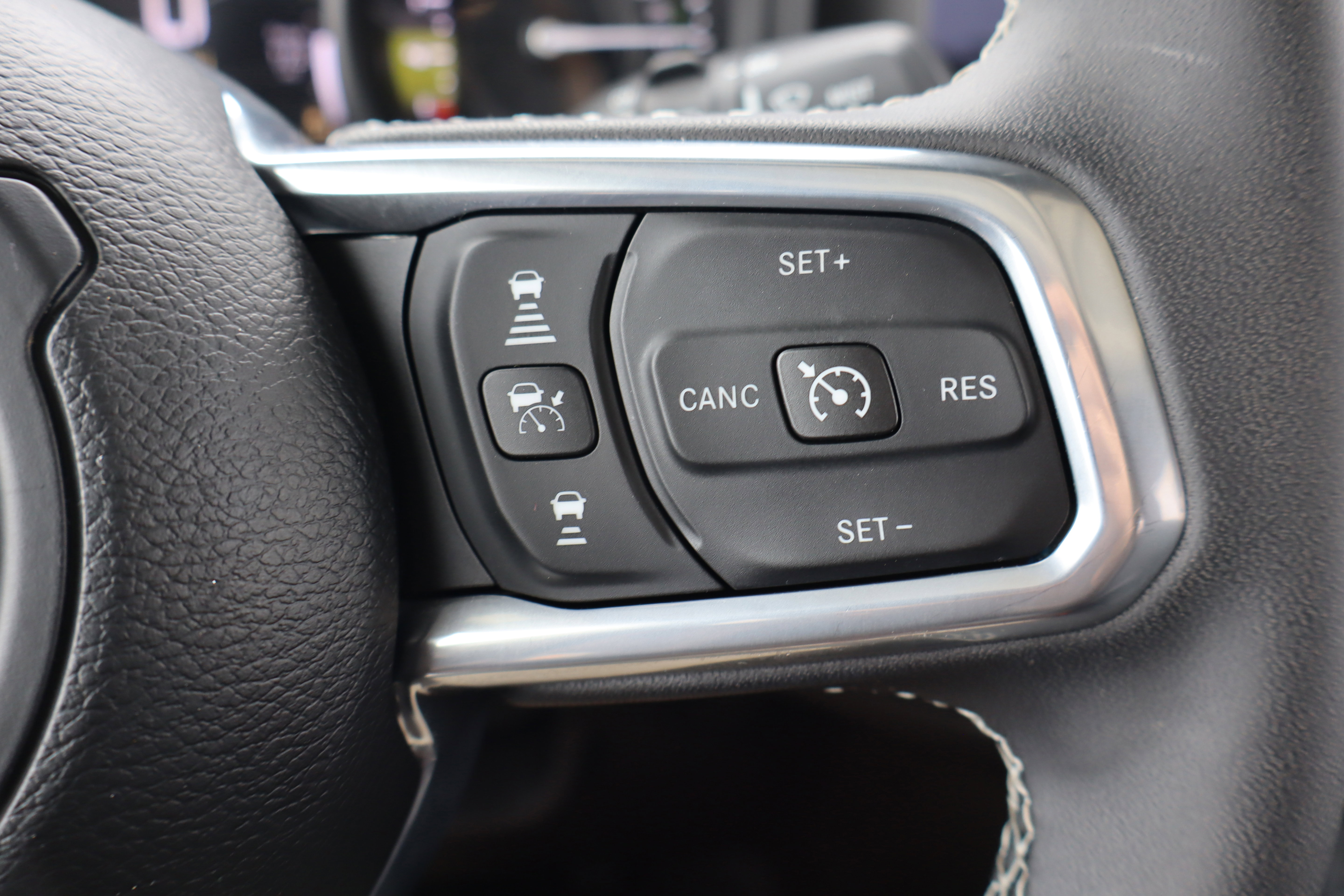 Used 2025 Jeep Wrangler Sahara w/ Safety Group image 17