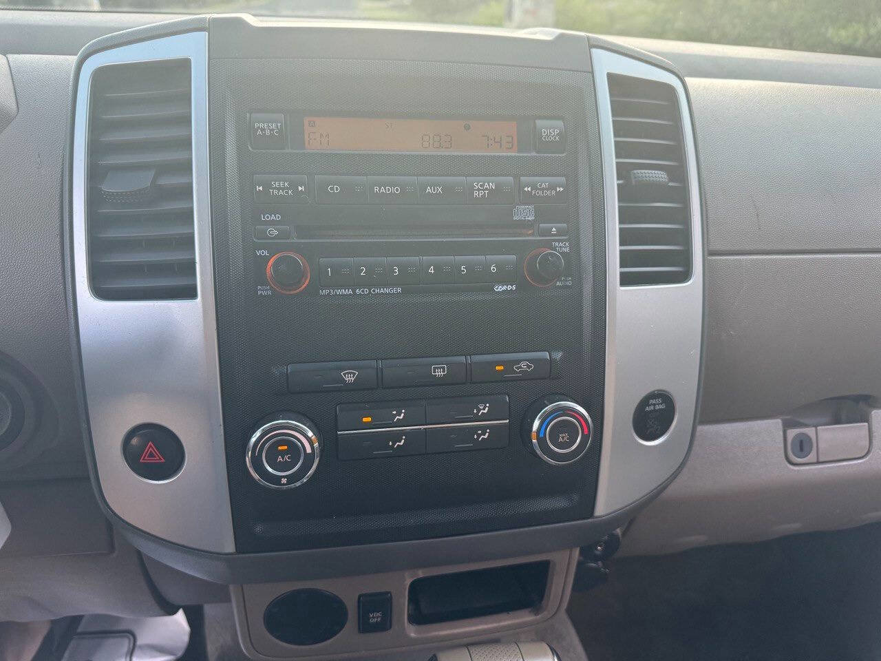 Used 2011 Nissan Frontier SV w/ SV Premium Utility Pkg RWD image 19