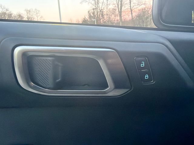 Used 2025 Ford Bronco Badlands image 25