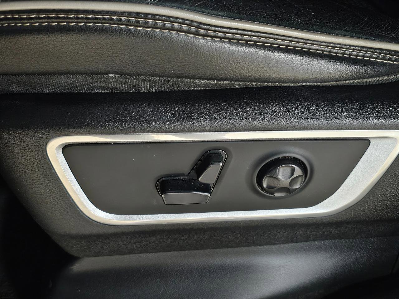 Used 2019 RAM 1500 Laramie w/ Sport Appearance Package image 28