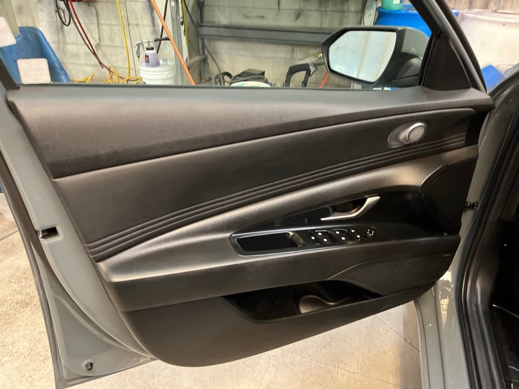 Used 2023 Hyundai Elantra Limited w/ Cargo Package FWD image 12