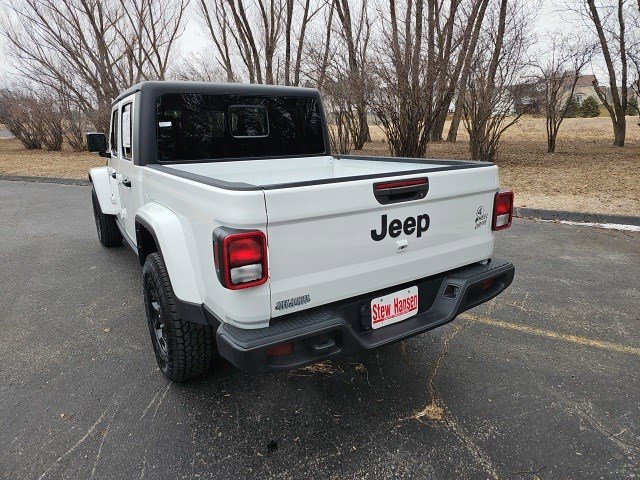 Used 2022 Jeep Gladiator Willys image 3