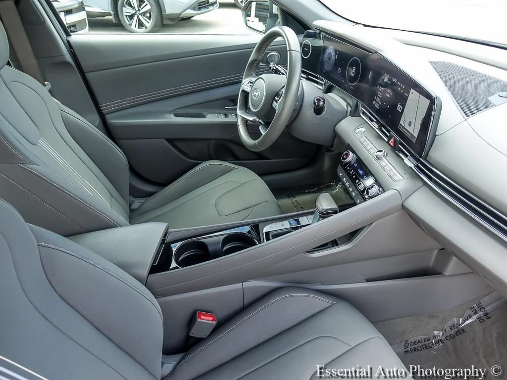 Used 2025 Hyundai Elantra SEL FWD image 27