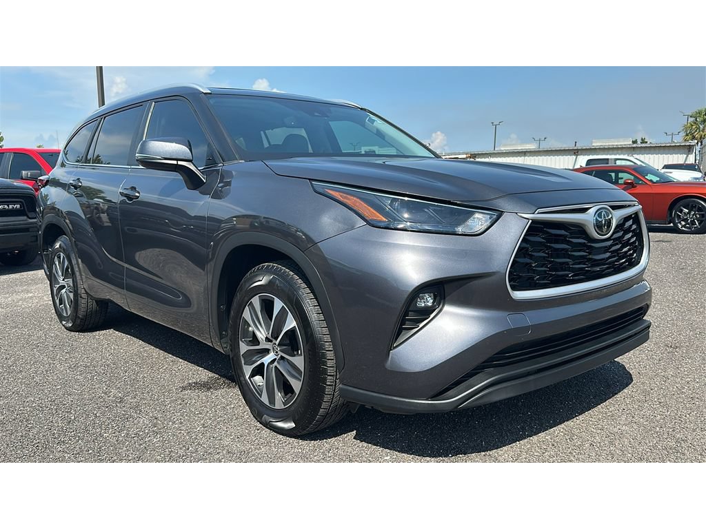 Used 2023 Toyota Highlander XLE FWD image 8