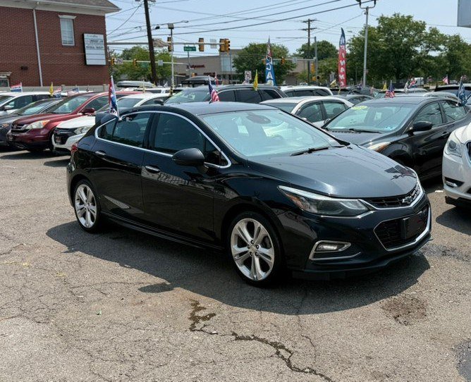Used 2017 Chevrolet Cruze Premier FWD image 3
