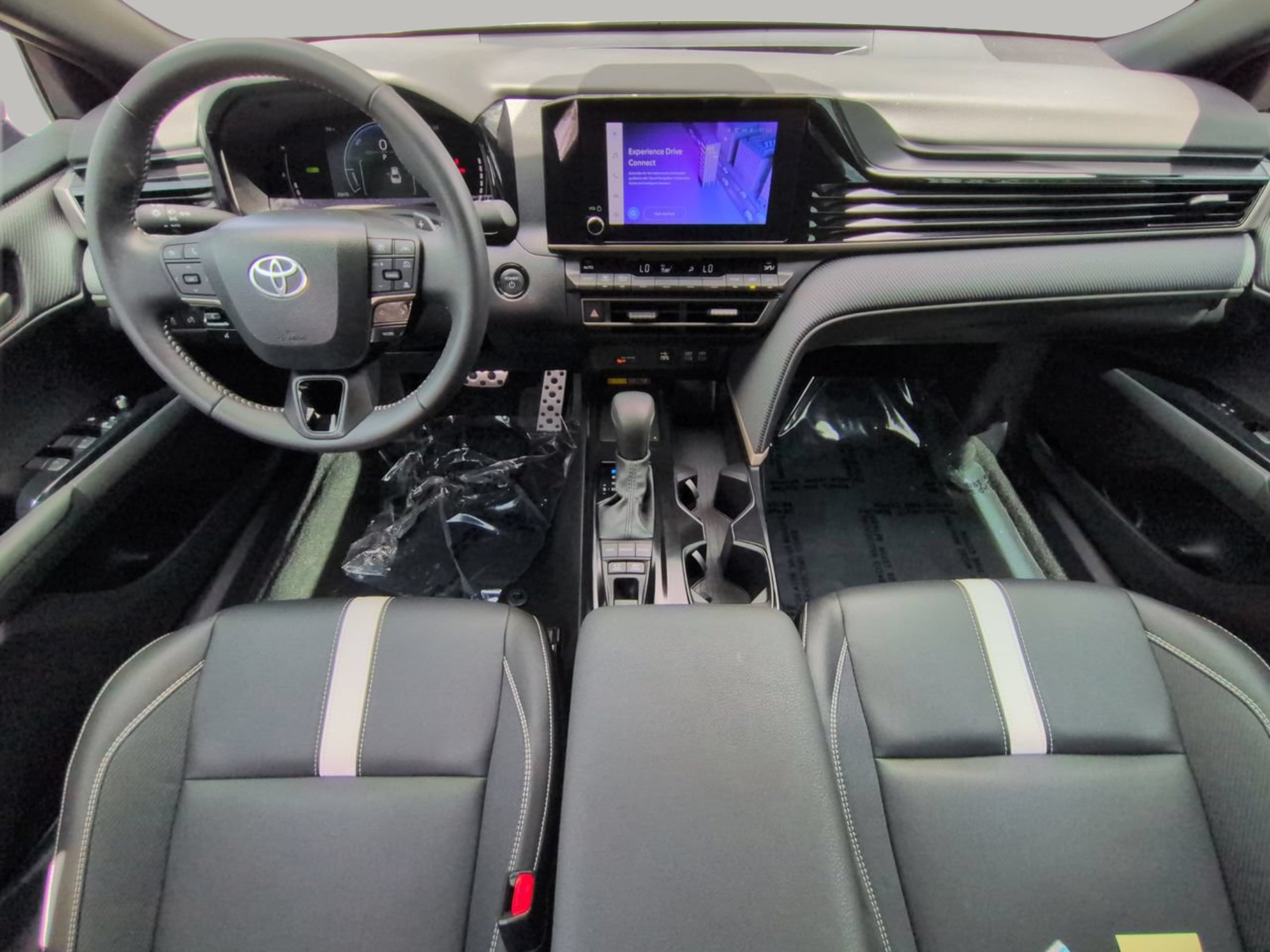 Used 2025 Toyota Camry SE FWD image 4