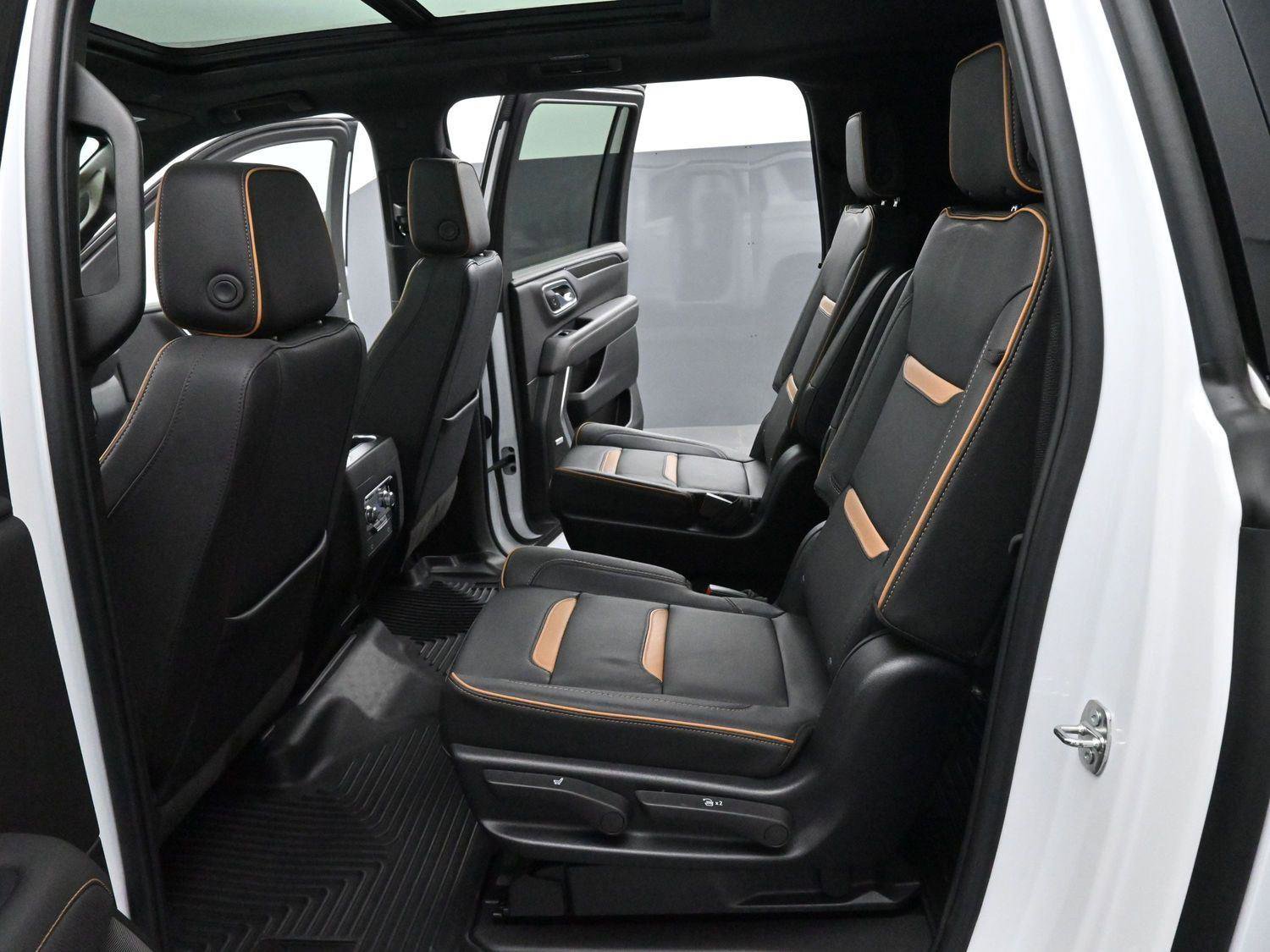 Used 2023 GMC Yukon XL AT4 w/ AT4 Premium Plus Package AWD/4WD image 32