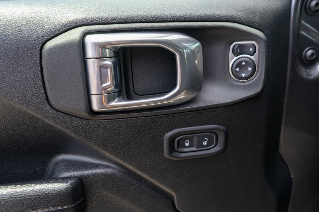 Used 2022 Jeep Wrangler Sport AWD/4WD image 14