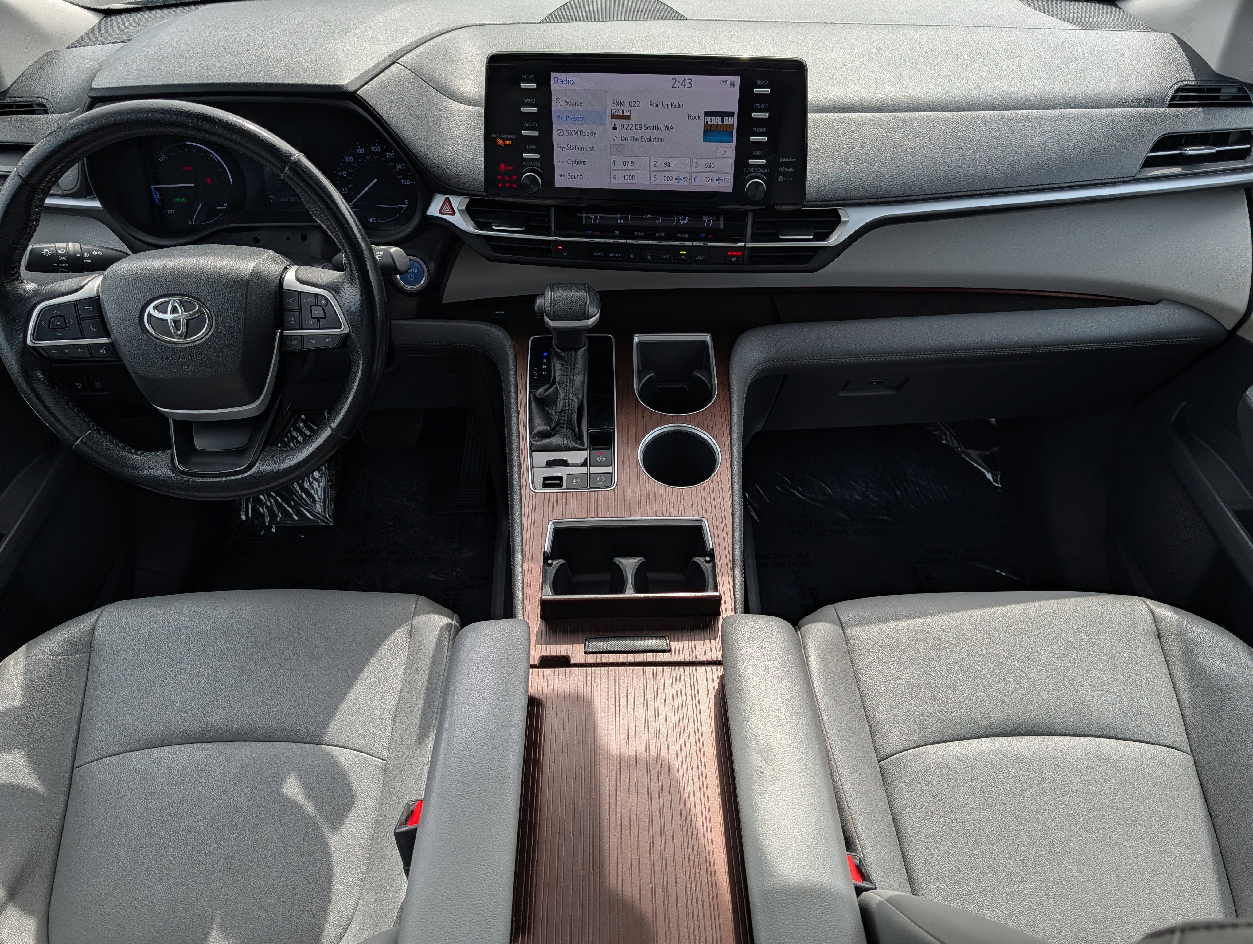 Used 2023 Toyota Sienna XLE FWD image 10