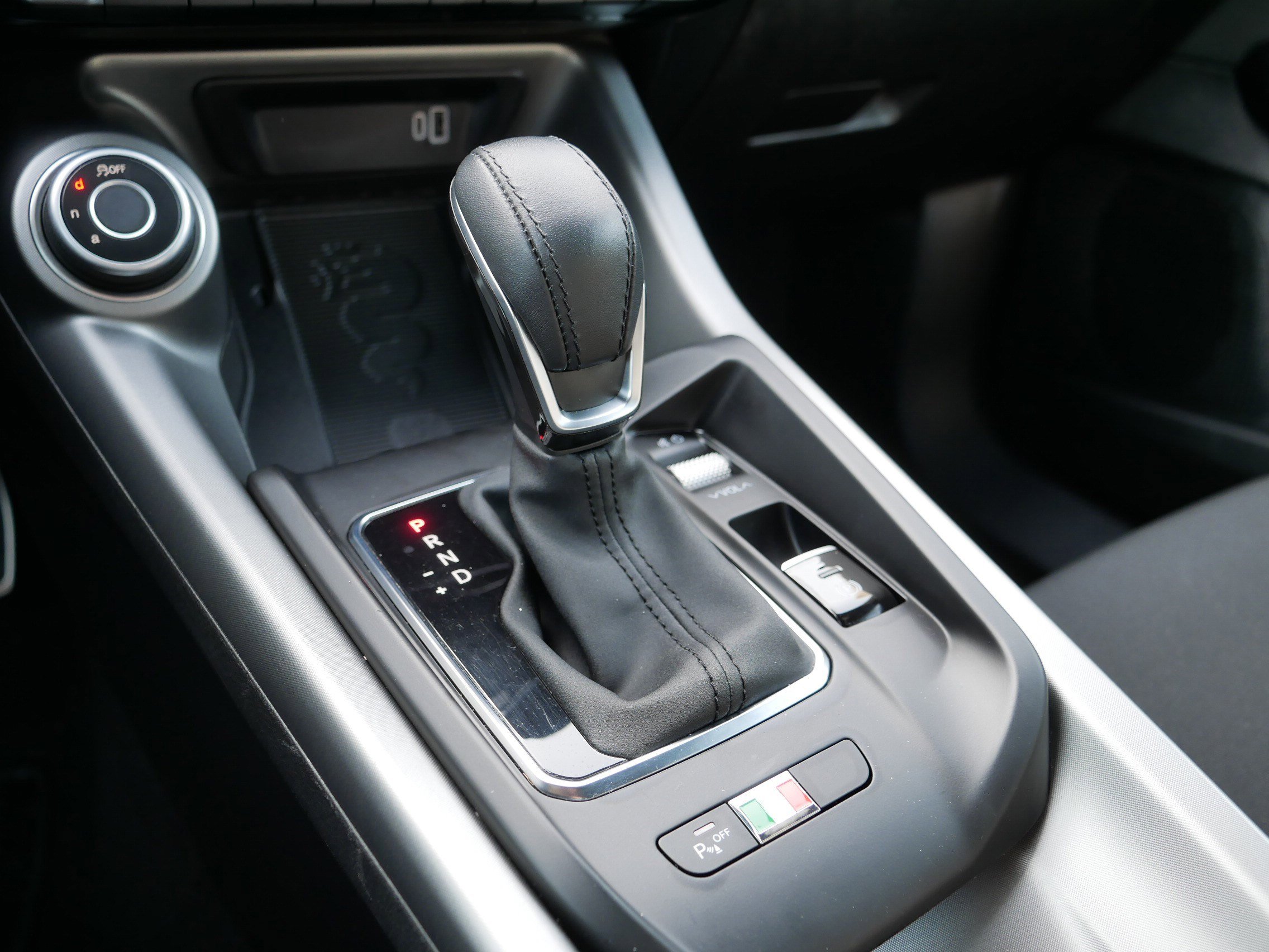 Used 2025 Alfa Romeo Tonale image 24