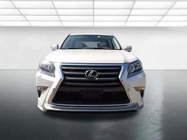 Used 2018 Lexus GX 460 Luxury w/ Sport Design Package image 3