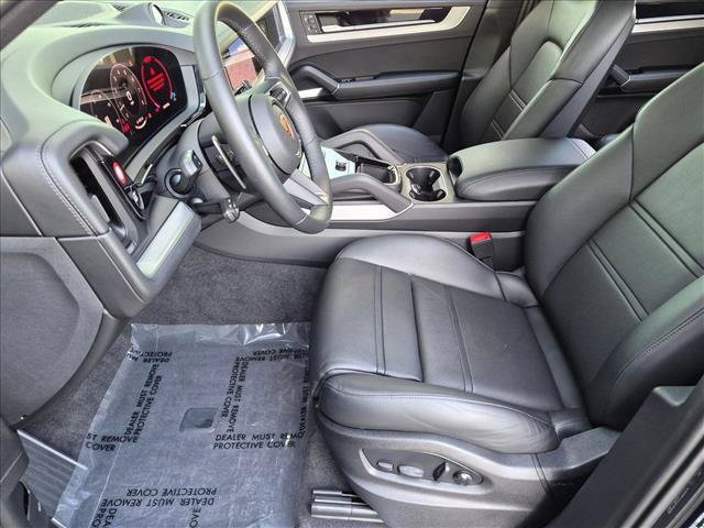 Used 2025 Porsche Cayenne AWD/4WD image 17