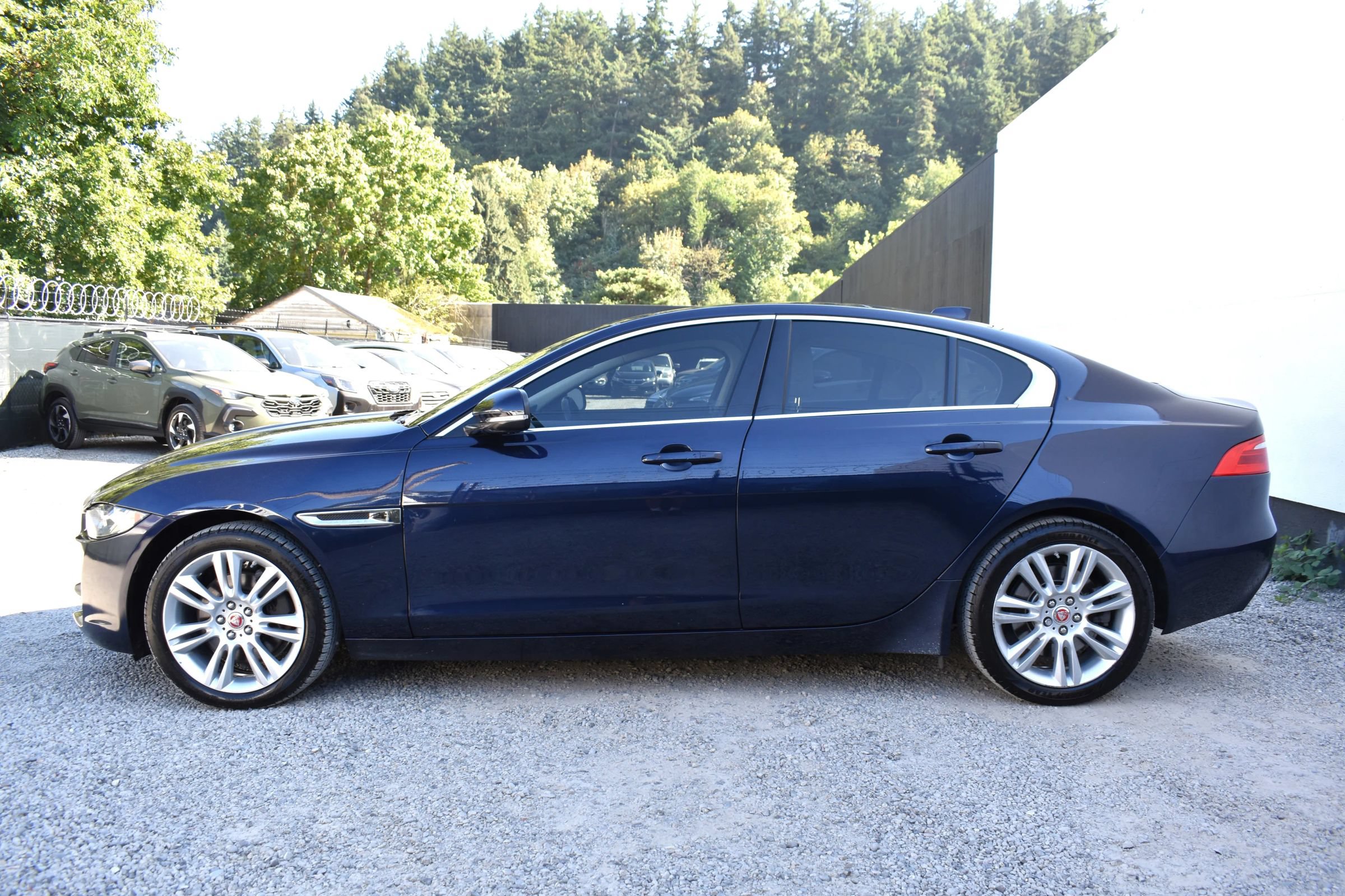 Used 2019 Jaguar XE Premium AWD/4WD image 9
