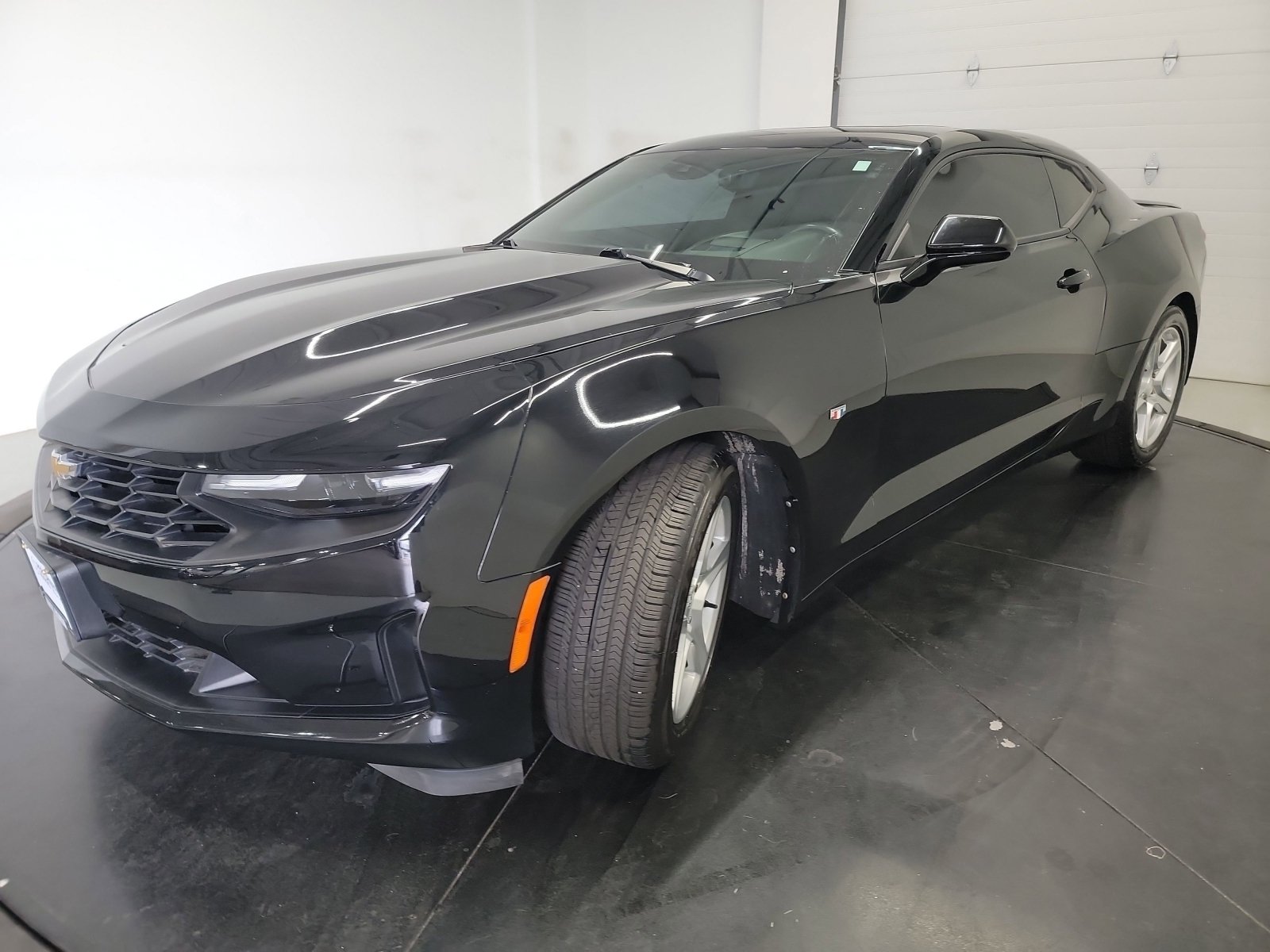 Used 2021 Chevrolet Camaro LT RWD image 3