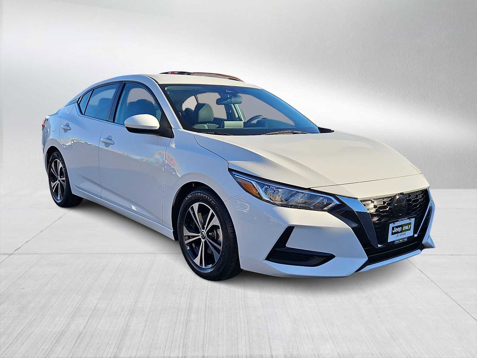 Used 2022 Nissan Sentra SV image 2