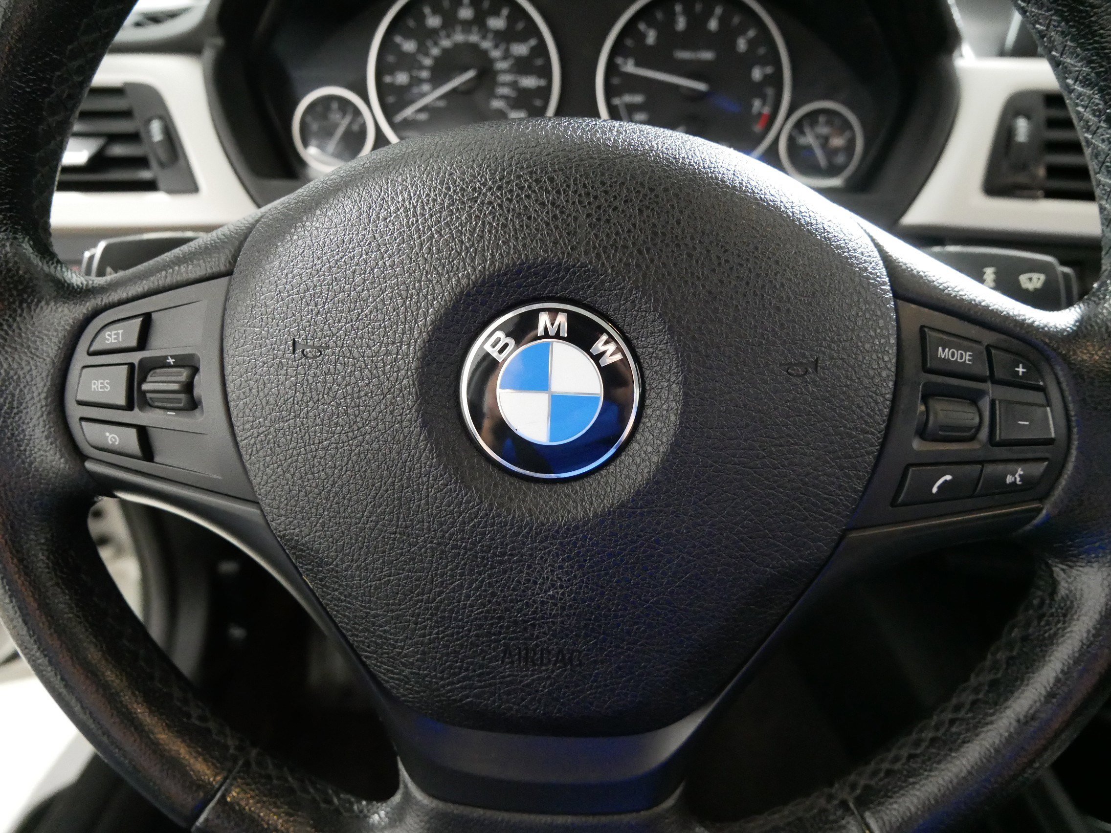 Used 2015 BMW 320i xDrive Sedan AWD/4WD image 25