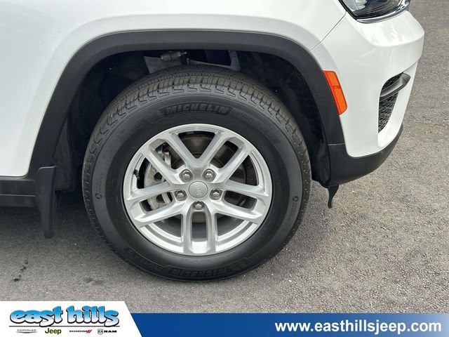 Certified 2025 Jeep Grand Cherokee Laredo X w/ Luxury Tech Group I AWD/4WD image 10