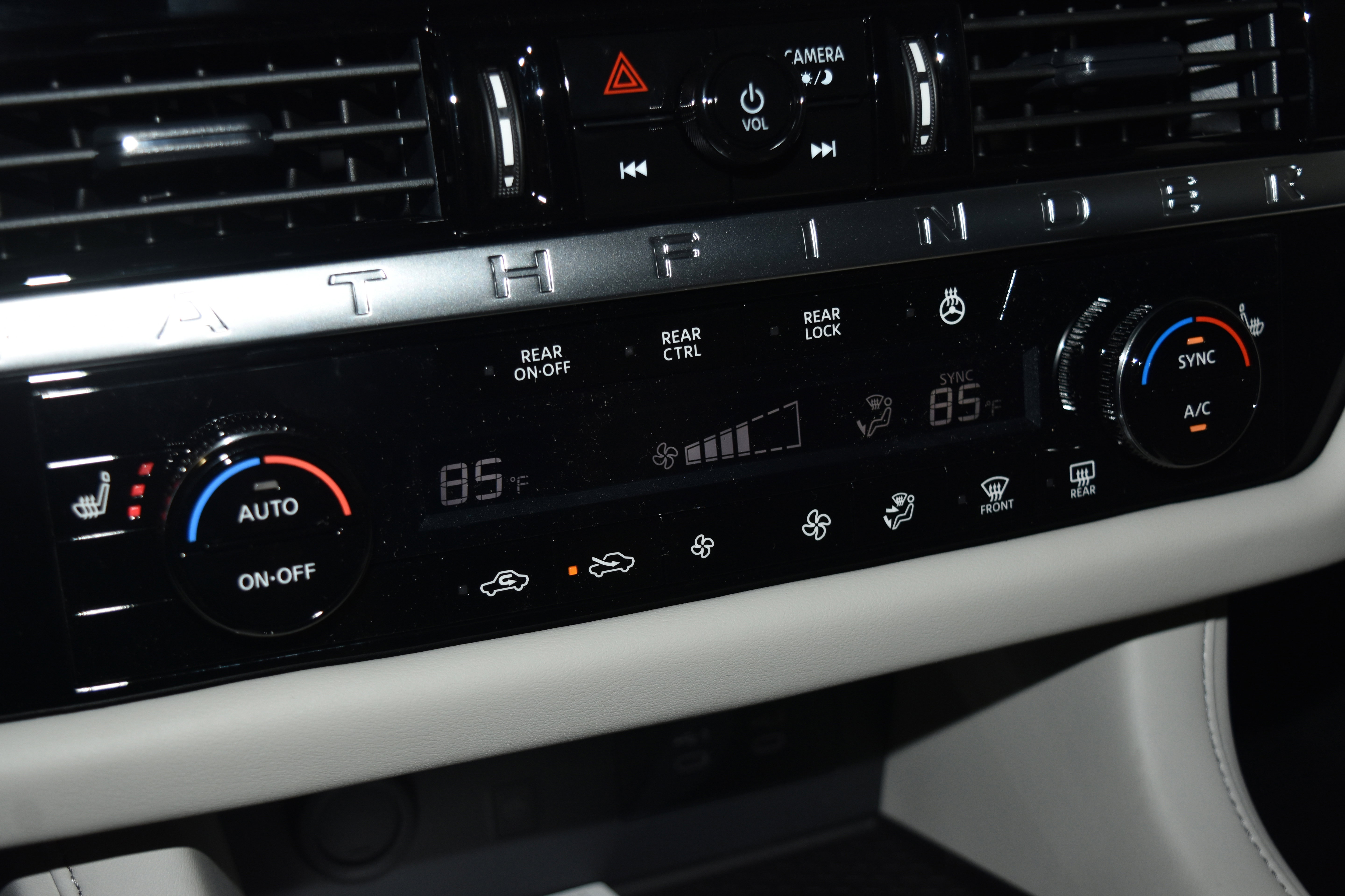 New 2026 Nissan Pathfinder SL AWD/4WD image 11