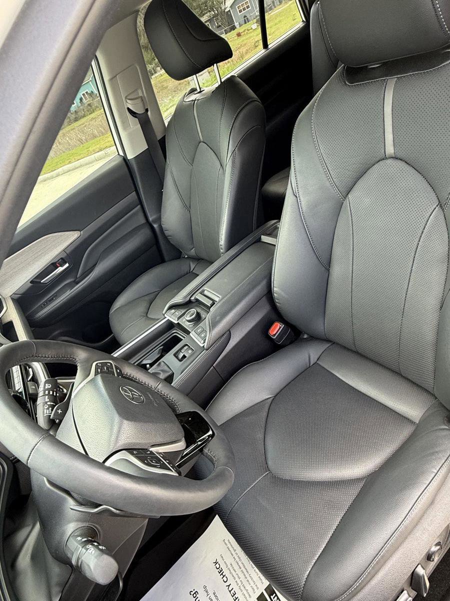 Used 2025 Toyota Grand Highlander AWD image 18