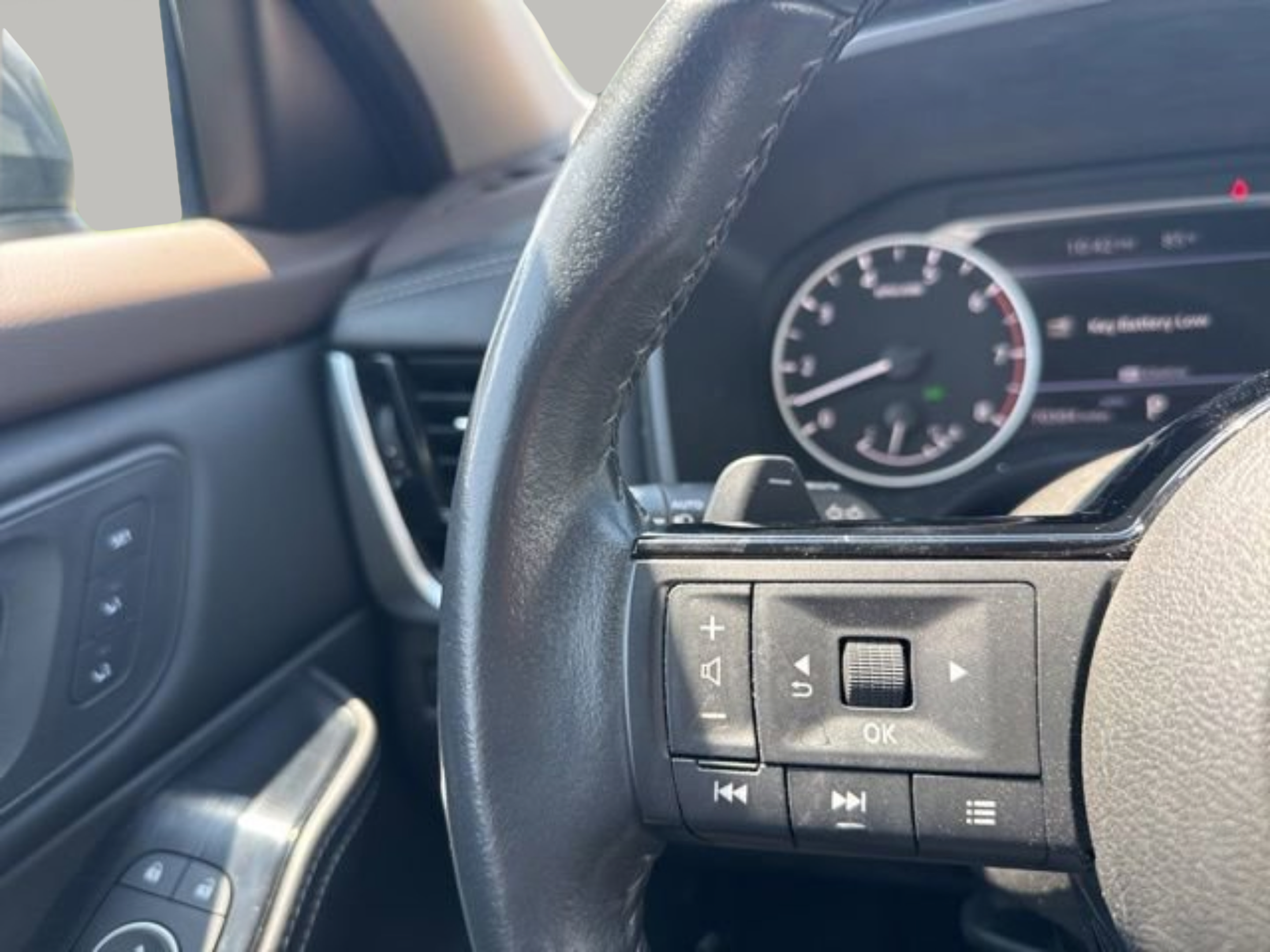 Used 2023 Nissan Rogue SL AWD/4WD image 21