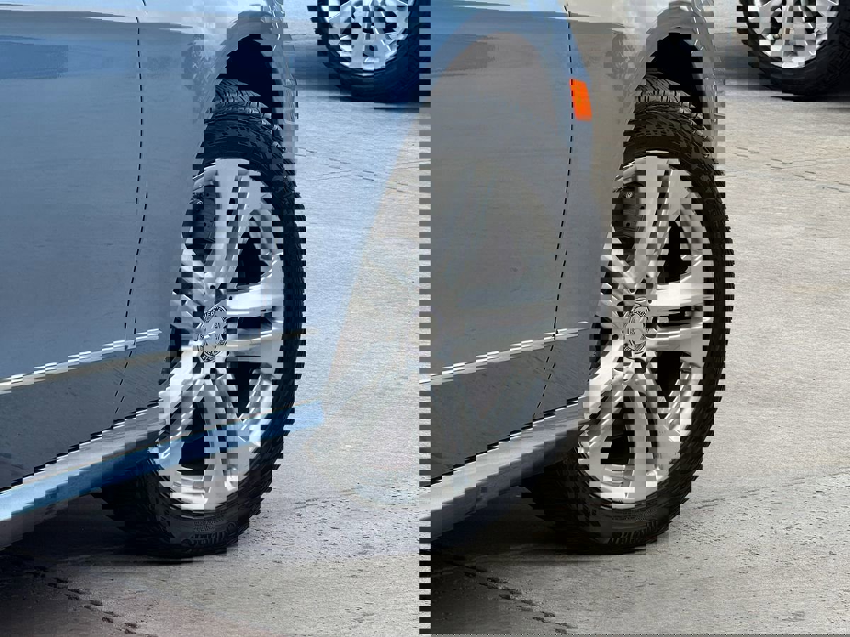 Used 2011 Mercedes-Benz E 550 Sedan image 16