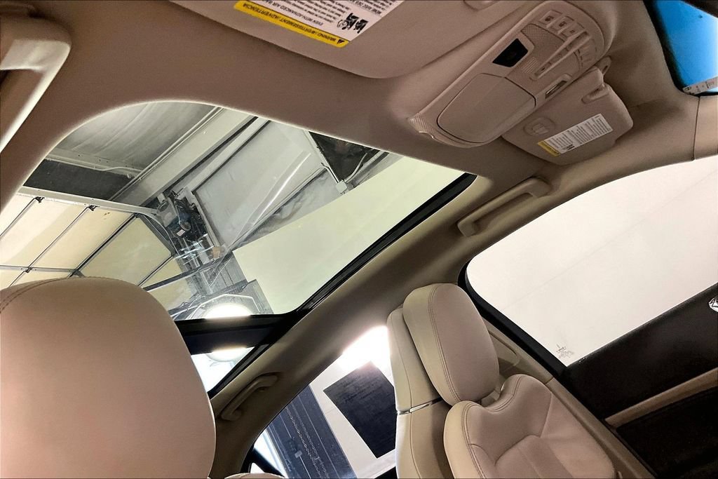 Used 2019 Lincoln Continental Reserve AWD/4WD image 21