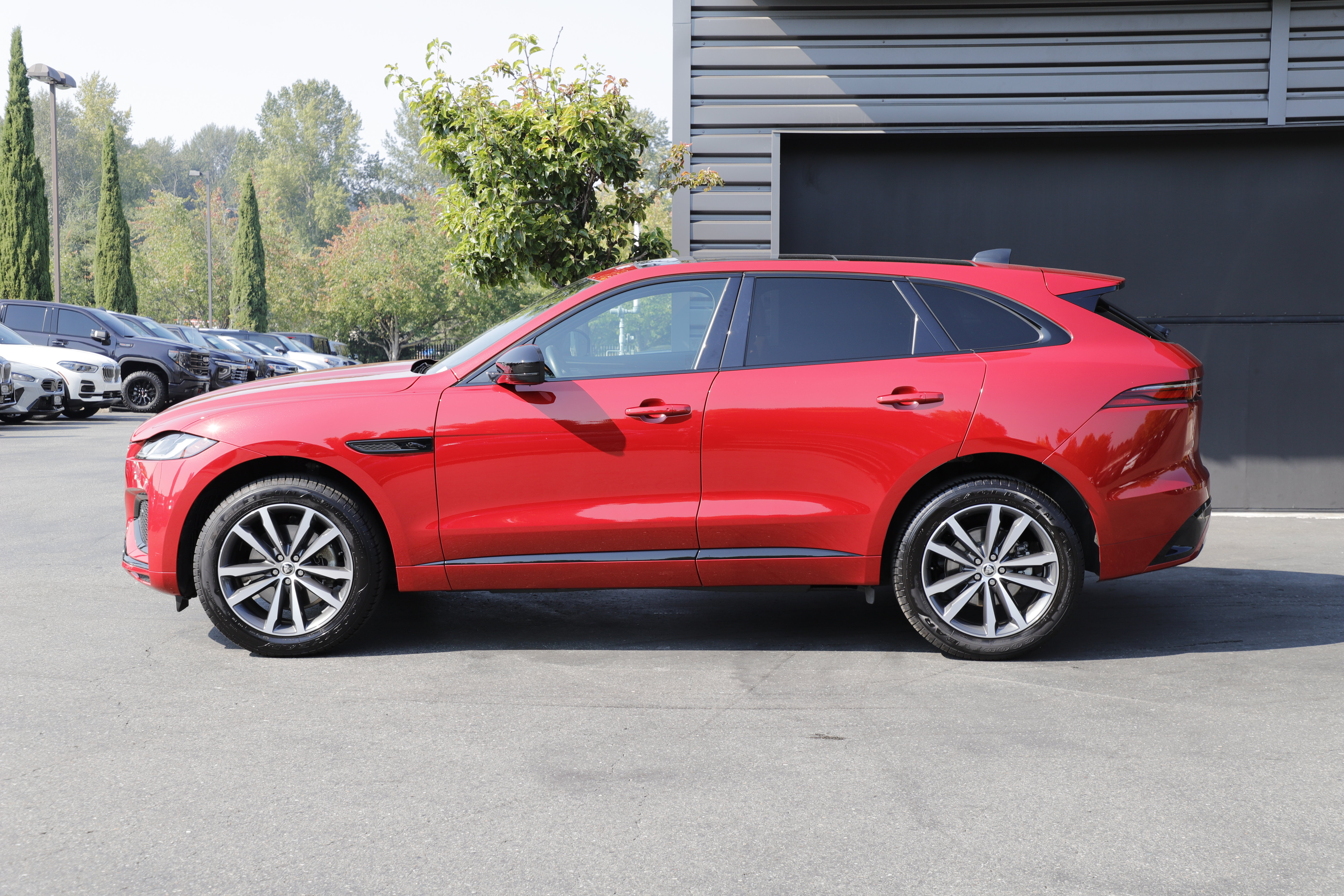 Certified 2025 Jaguar F-PACE R-Dynamic S AWD/4WD image 5