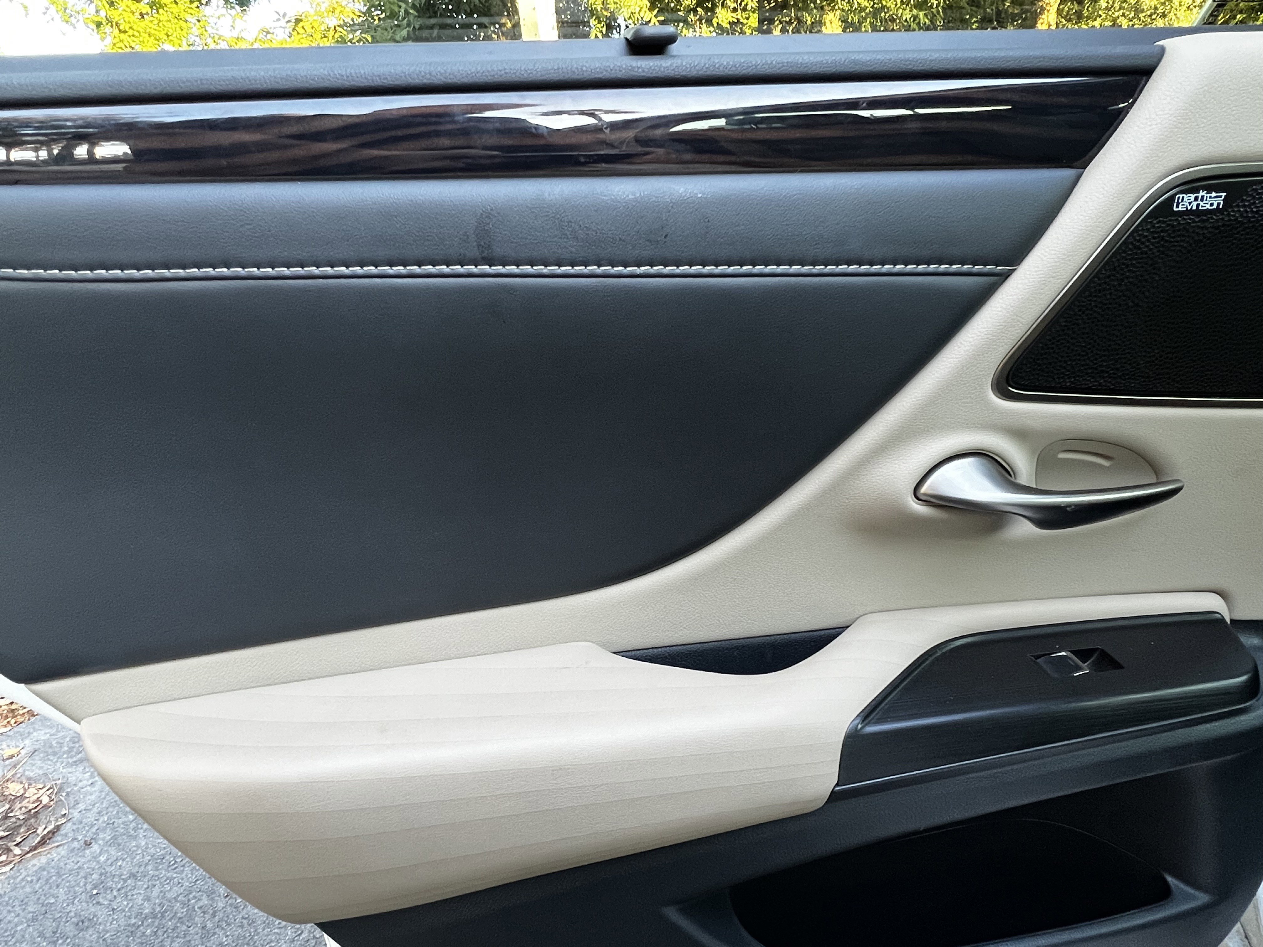 Used 2021 Lexus ES 300h Ultra Luxury w/ Accessory Package 2 image 30