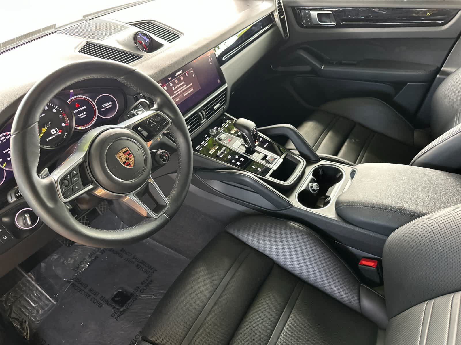 Used 2023 Porsche Cayenne Platinum Edition AWD/4WD image 4